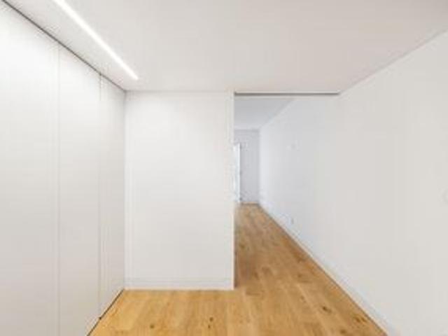 Rental Apartment 2 bedrooms Modern Lapa Estrela Lisboa store room, kitchen, swimming pool, garden