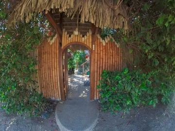 Rental Business: Se Vende Propiedad Cerca del Mar y Frente al Mar en Ayampe