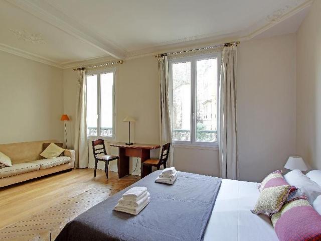 Rental Furnished flat 3 rooms 95m² Paris