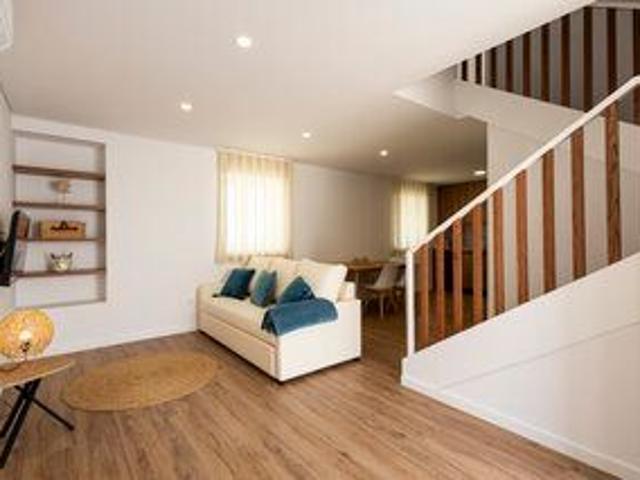 Rental House 2 bedrooms Typical in the center Encarnação Mafra air conditioning, gated community, terrace