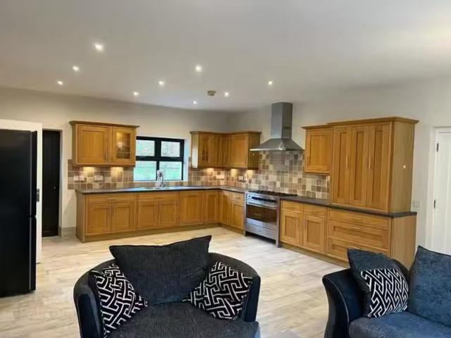 Charming Short Term Let, 292 Belfast Road