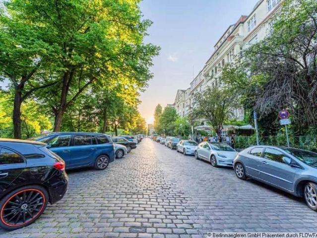 Rented 2 room attic apartment with a view of the Landwehrkanal
