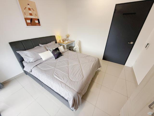 Renting out Middle room Mix gender at D' Quince damansara