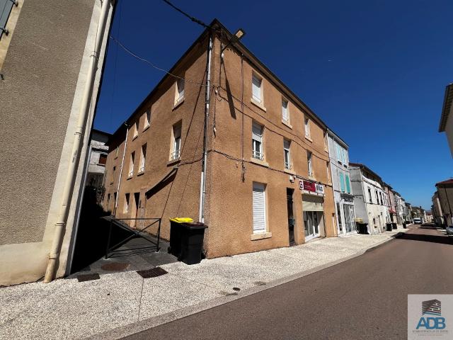 Renaison, 272 Rue du Commerce