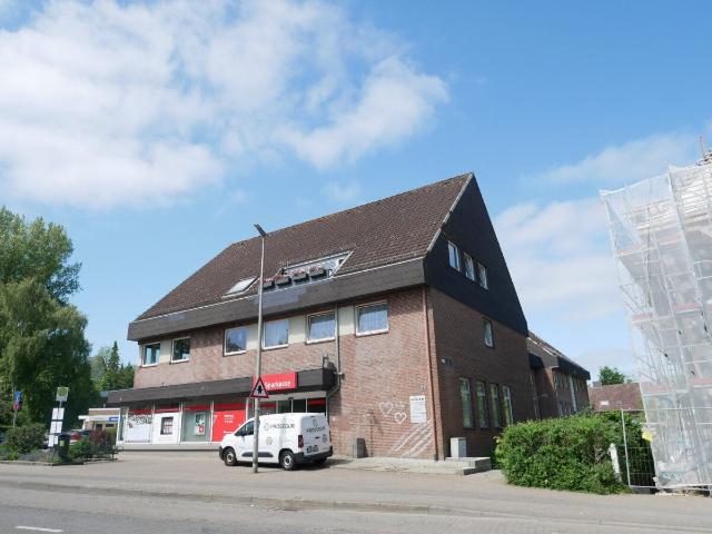 RENDITE! Geräumige, helle 3 Zimmer Dachgeschoßwohnung mit Balkon in 24837 Schleswig zu verkaufen