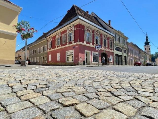 Rendite trifft Romantik – Zinshaus mit Charme und Zukunft Investieren Sie in ein saniertes Altstadthaus mit Flair, Substanz und Perspektive