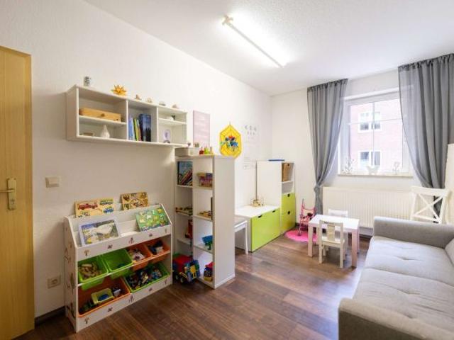 Renditestarke Einheit mit Stellplatz und großem Keller!