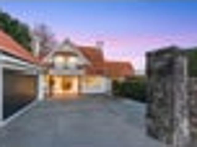 Renewed elegance, exceptional family home in DGZ
