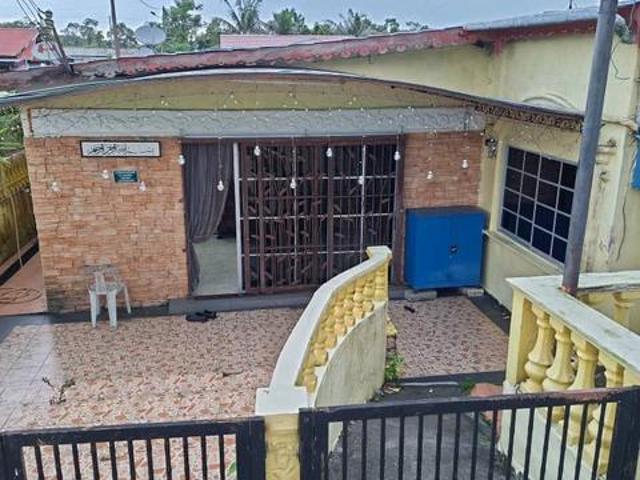 Renggam Murah Corner Lot 5 bilik 3 bilik air fully renovated