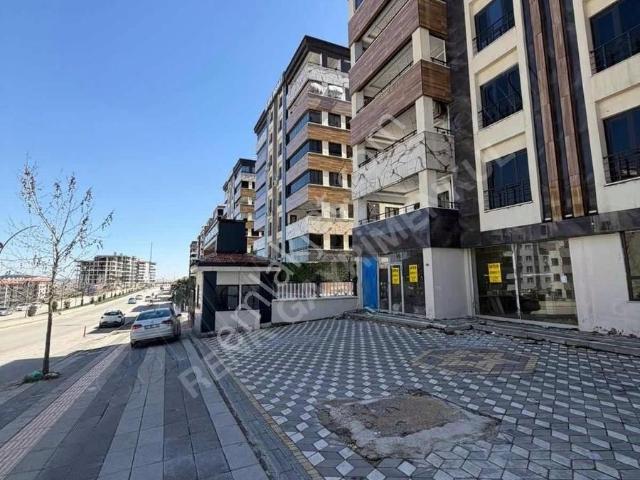 Renk Ten İbni Sina Da Ana Cadde Üzeri Düz Giriş Satılık İş Yeri