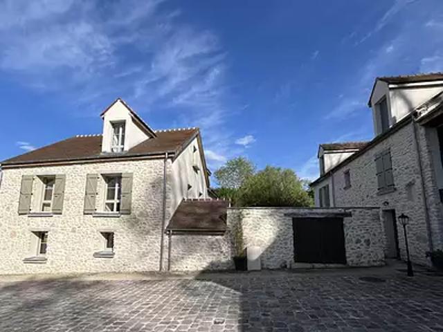 Rennemoulin 78590 Location maison 7 pièces t7 au dernier étage parking