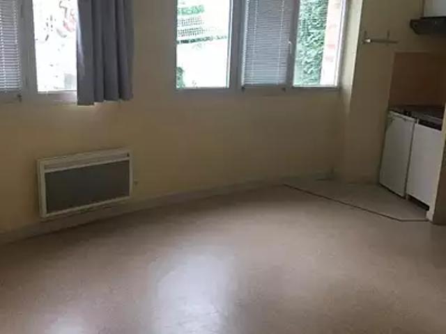 Rennes 35700 Location appartement 1 pièce t1 au dernier étage cave