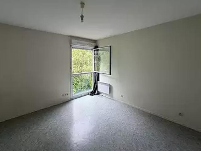 Rennes 35000 Location appartement 1 pièce t1 au dernier étage parking