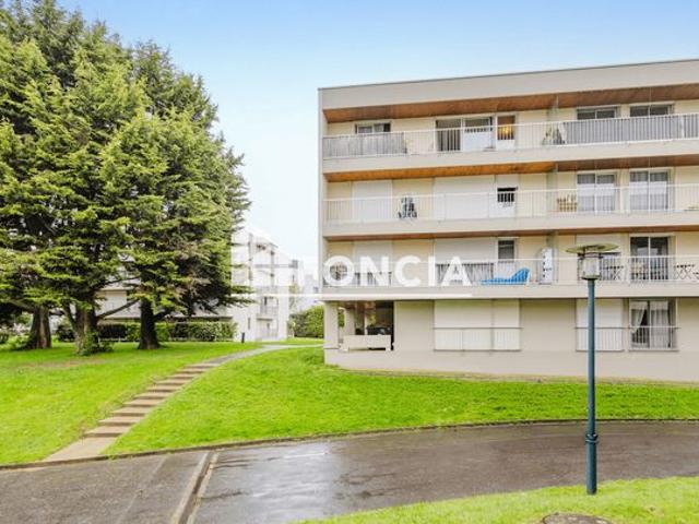 RENNES LANDRY: Dans square arboré, au calme, en dernier étage, type 2 avec balcon et garage