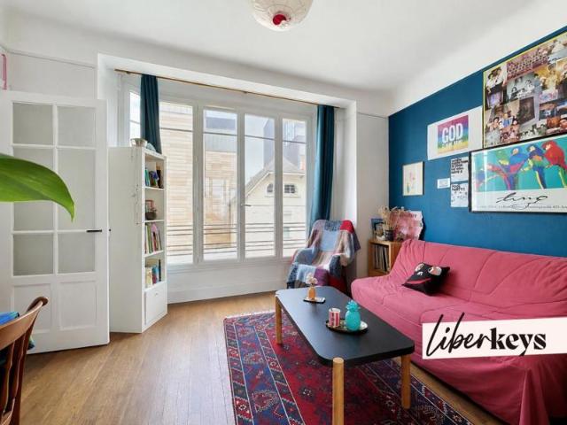 Rennes Saint Vincent – T2 de caractère traversant avec parquet et bow windows
