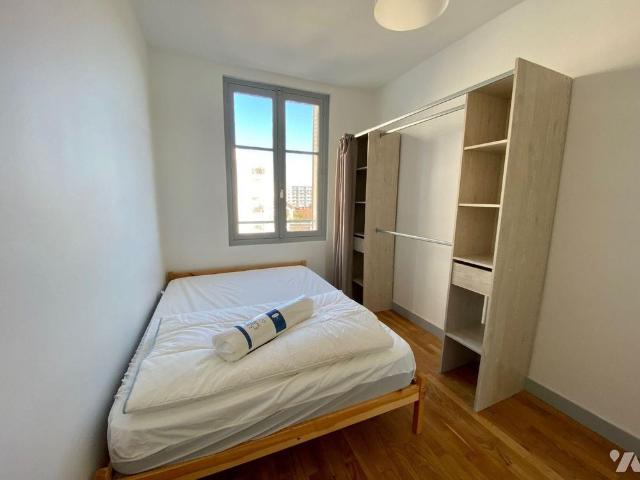 RENNES Rue de Vern Appartement T3 rénové avec beaucoup de charme, loué meublé, il est compo.