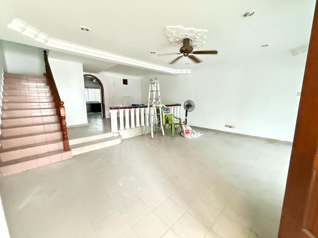 RENO CANTIK 2 sty FREEHOLD BANDAR COUNTRY HOMES Desa 12 desa 13