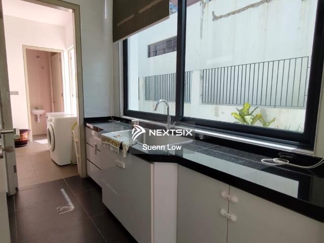 Renocated. Move in Condition. 6 Bathrooms attached