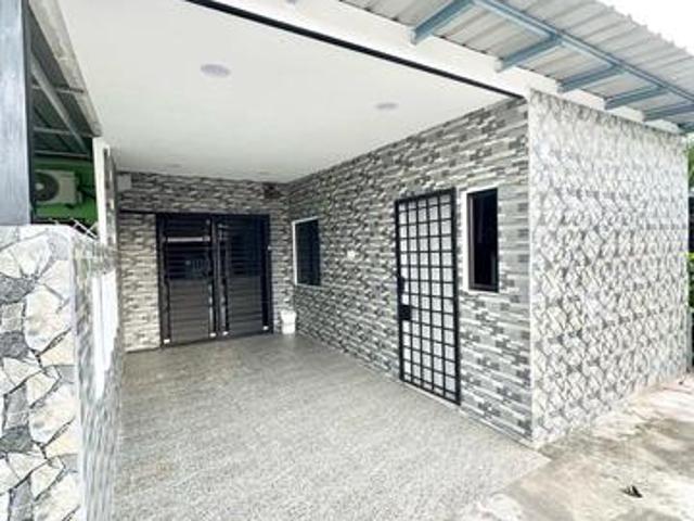 RENOVATED4 ROOM Jalan Idaman Taman Perindustrian Senai