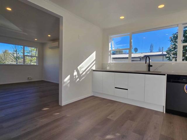 Renovated 3 Bed Oasis in Birkdale!