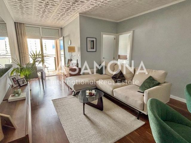 Renovated 3 Bedroom Apartment with a Balcony in El Besòs