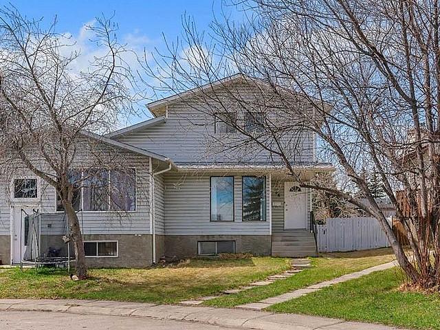Renovated * 3 Bedroom Renovated Home, Huge Backyard $399k