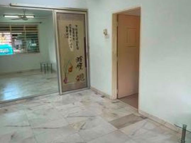 Renovated 3 Bedrooms Taman Ehsan Jaya Flat