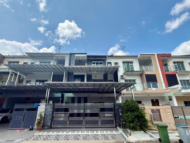 Renovated 3 Storey Bina Park Jalan Bina Bandar Seri Alam