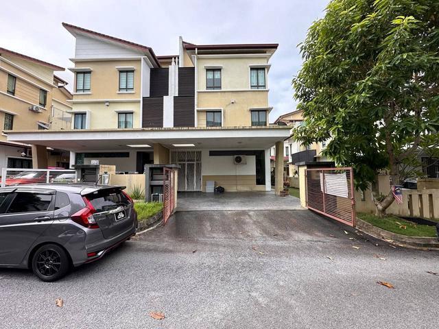 RENOVATED 3 Storey Semi Detach House Taman Tropika 2 Bangi