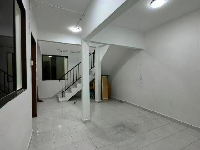 Renovated 1.5 Storey Terrace House Taman Sri Skudai 4R2B