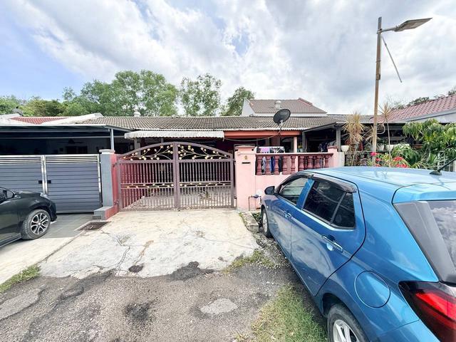 RENOVATED 1 Storey Terrace Taman Mawar Kinrara 5 Puchong