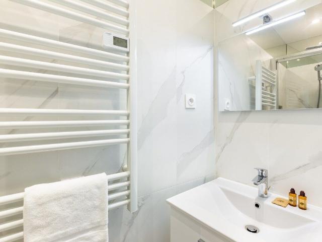 Renovated 1BR Apartment with AC near the Eiffel Tower, Paris Amsterdam Apartments for Rent