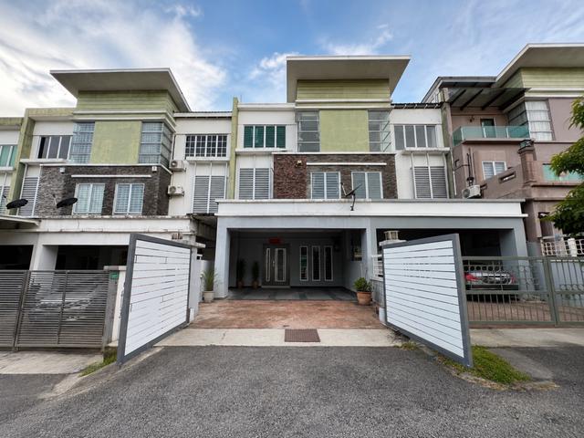 Renovated 20x65 Extended 3 Storey House Taman Sri Putra Sungai Buloh