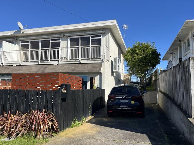 Renovated 2 Bed Apartment with Stunning Views