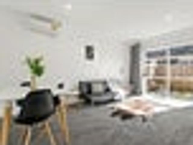 Renovated 2 Bedroom Unit with Carpark & Yard