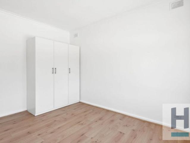 Renovated 2 Bedroom Upstairs Unit in a Small, Quiet Group