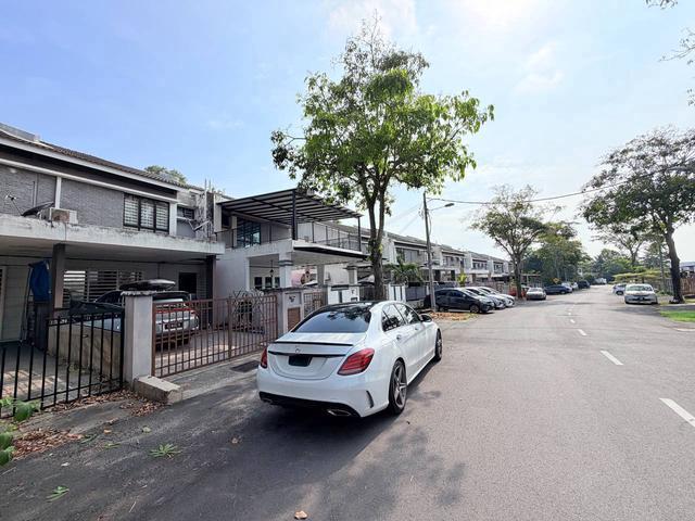 RENOVATED 2 Storey Bukit Saujana
