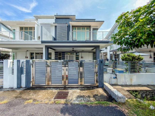 RENOVATED 2 Storey Semi D Royal Ivory 2 SP 10 Bandar Saujana Putra