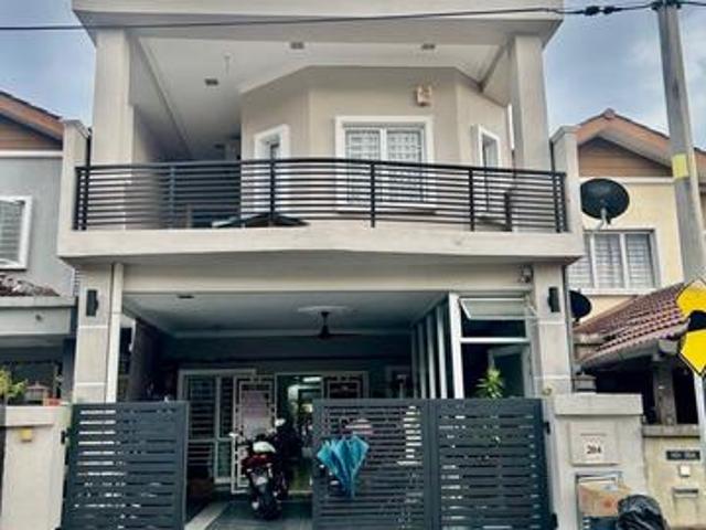 RENOVATED 2 Storey Terrace Taman Puncak Saujana Kajang