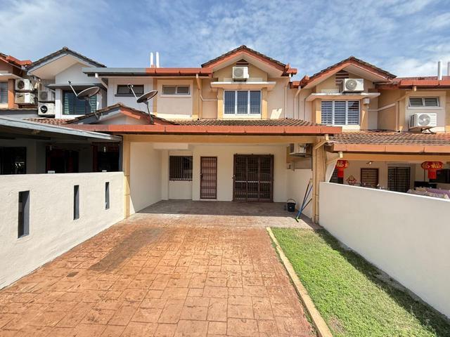 RENOVATED 2 Storey Terrace Garnet Kota Emerald Rawang