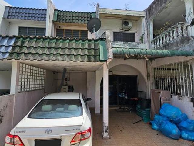 Renovated 2storey Terrace House Facing Field