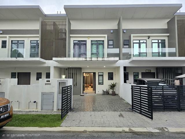 RENOVATED 2Storey Terrace House Taman Semenyih Idaman