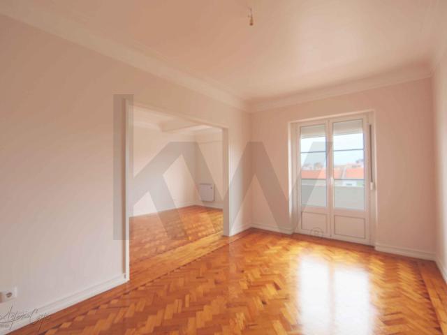 Renovated 3+1 bedroom apartment With balcony In the S. Miguel neighborhood