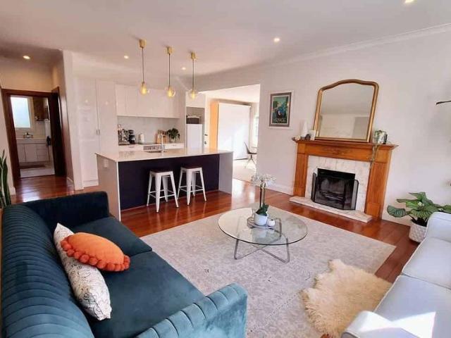 Renovated 4 bed home, near Boys' High and Hospital
