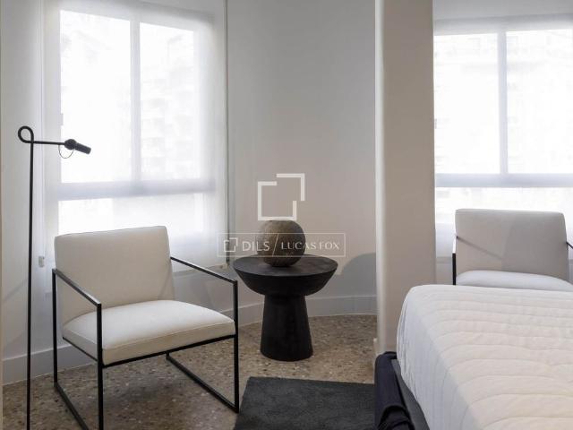 Renovated 4 bedroom apartment for rent in Extramurs, Valencia