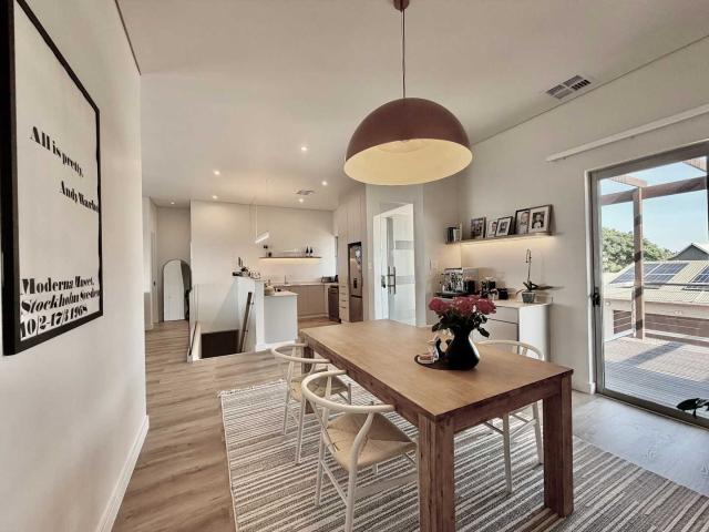 Renovated 4 Bedroom Townhouse With Sea View