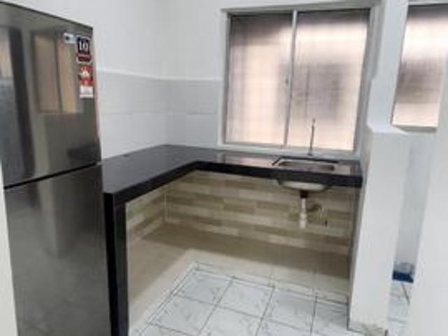 RENOVATED 4th floor Putra Raya Apartment Taman Pinggiran Putra Equine