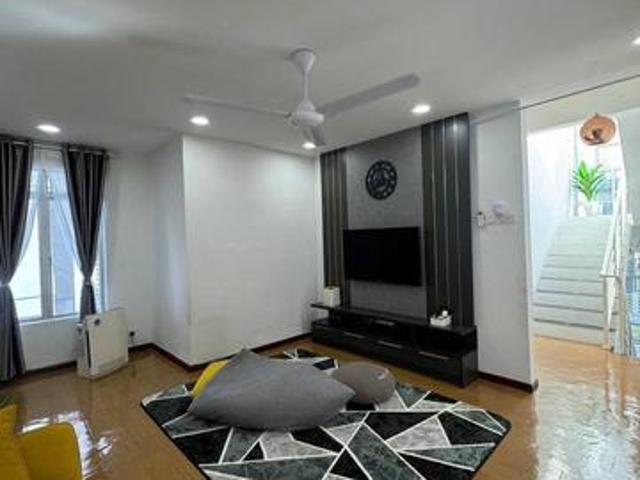 Renovated 6 Rooms Bungalow 25 Storey Laman Puteri Sikamat N9