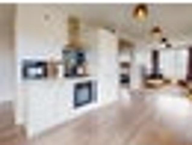 Renovated Cottage + Studio: High Yield Investment