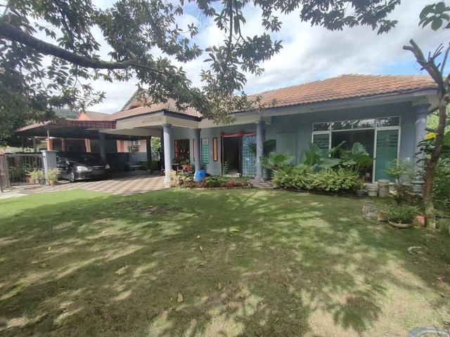 RENOVATED CORNER LOT Single Sty Bungalow Corner Taman Tasik Semenyih